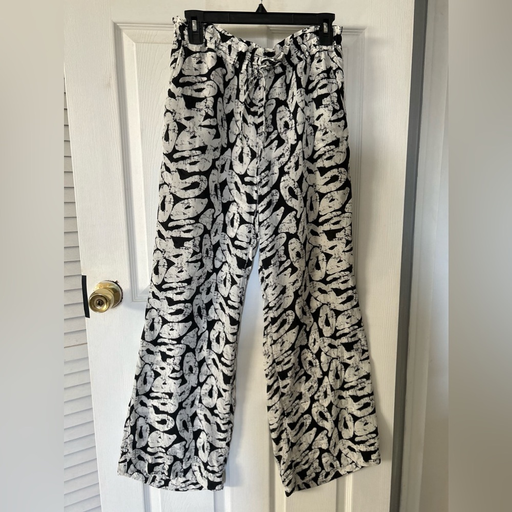 Joe Fresh black white design wide leg silk pants size S
